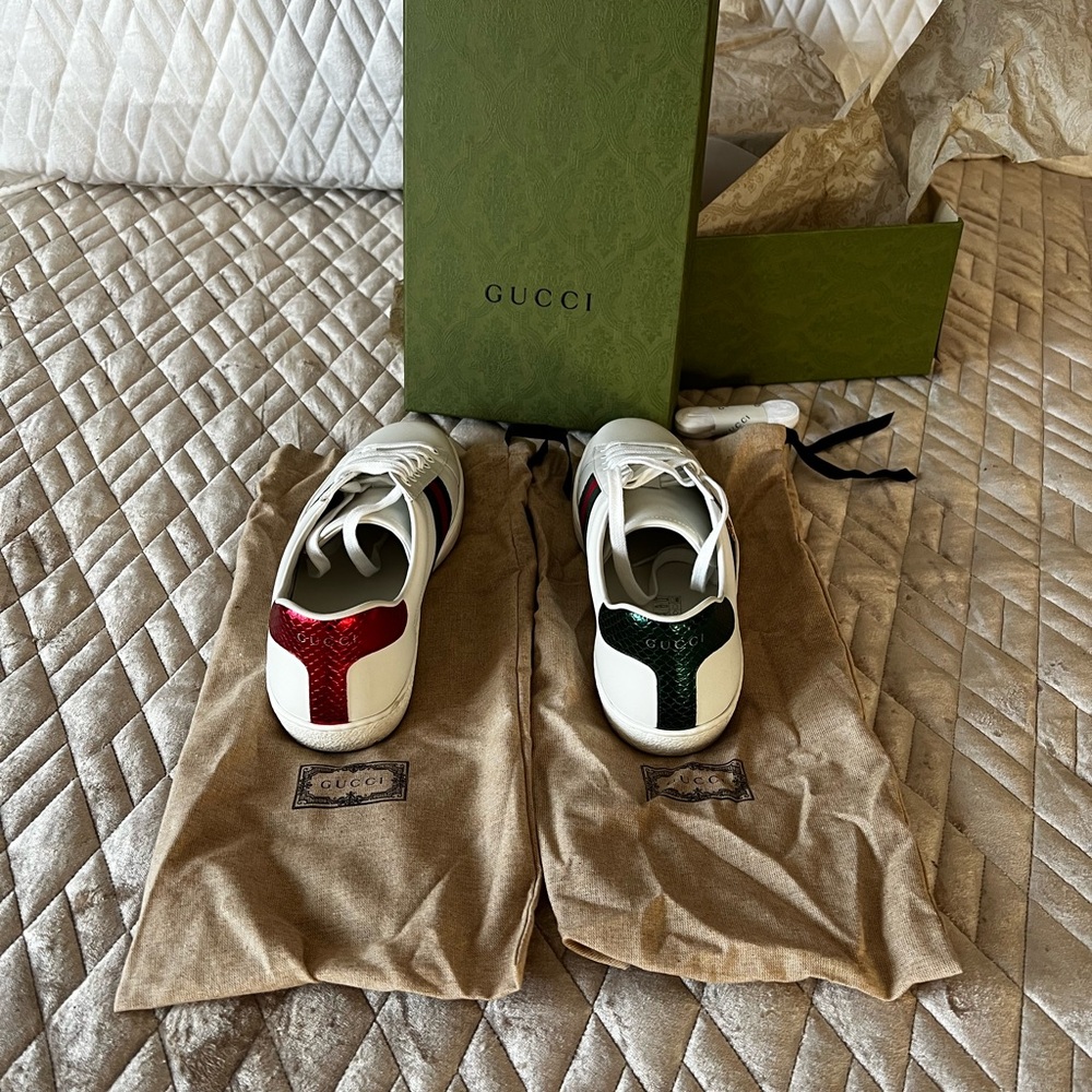 Gucci White Sneakers with Red and Green Stripes - Picture 4 of 6